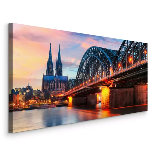 Bild Ein Fluss in der deutschen Stadt Köln