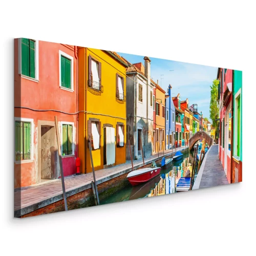 Bild Die Uferpromenade mit Booten und farbenfrohen Gebäuden in Venedig