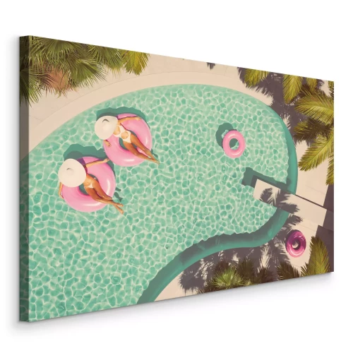 Bild Draufsicht auf den Pool und Frauen in pinkfarbenen Creolen