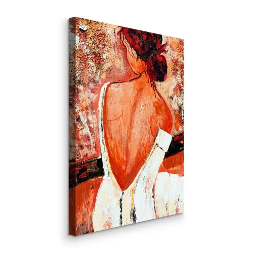 Bild Eine malerische Aufnahme einer jungen Frau in einem weißen Kleid