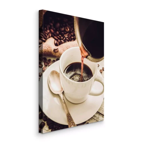 Bild Im Hintergrund ist eine Tasse mit Kaffeepulver zu sehen.