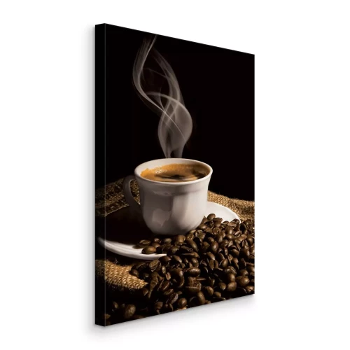 Bild Frischer schwarzer Kaffee in einer Porzellantasse mit Bohnen