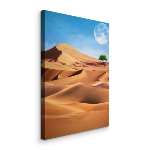 Bild Ein Baum in der Wüste mit dem Mond