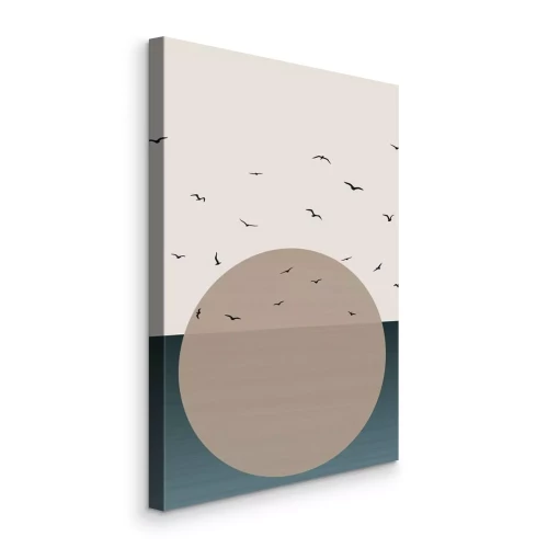 Bild Der Vollmond spiegelt sich im Meer, umgeben von Vögeln.