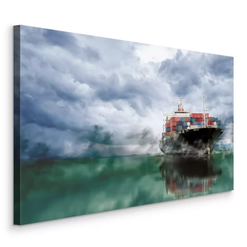 Bild Ein Frachtschiff vor einem bewölkten Himmel