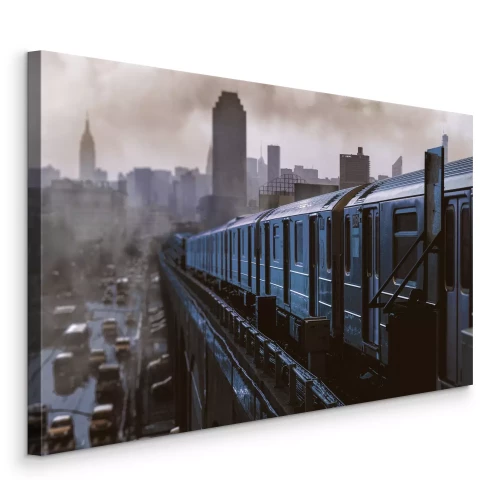 Bild Ein Zug mit einem Panorama von Wolkenkratzern im Hintergrund
