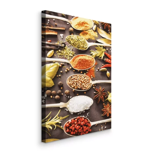 Bild Eine farbenfrohe Komposition aus Gewürzen auf Löffeln