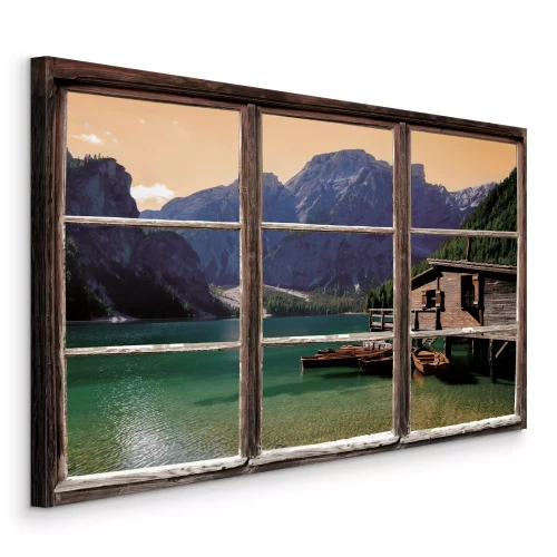 Bild Holzsteg und Boote vor der Kulisse der Berge