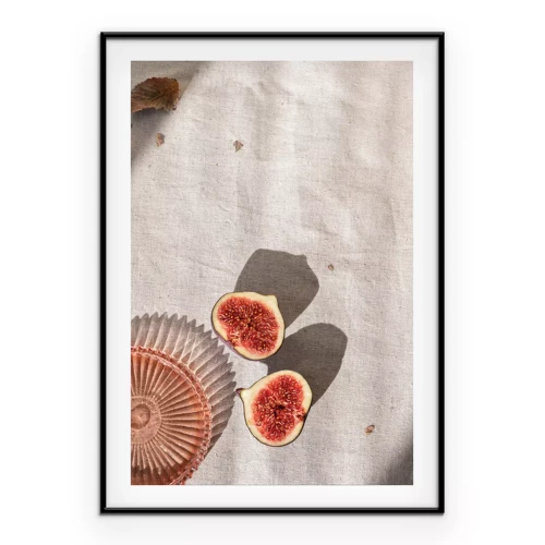 Poster Eine elegante Komposition mit Feigen und Wein vor natürlichem Hintergrund