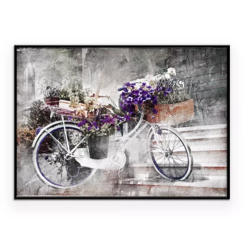 Poster Ein klassisches Fahrrad mit einem Strauß lila Blumen