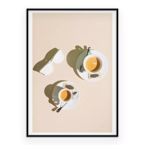 Poster Aromatischer Kaffee in Tassen vor zartem Hintergrund