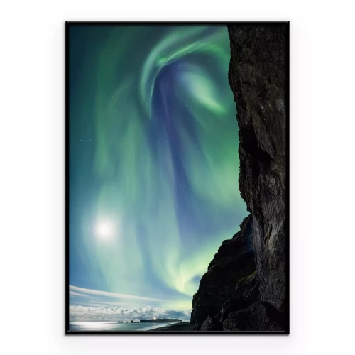 Poster Grünes Nordlicht über der nächtlichen Klippe