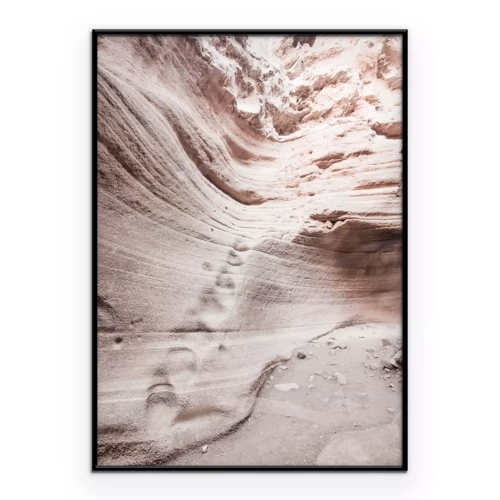 Poster Eine minimalistische Aufnahme einer sandigen Straße