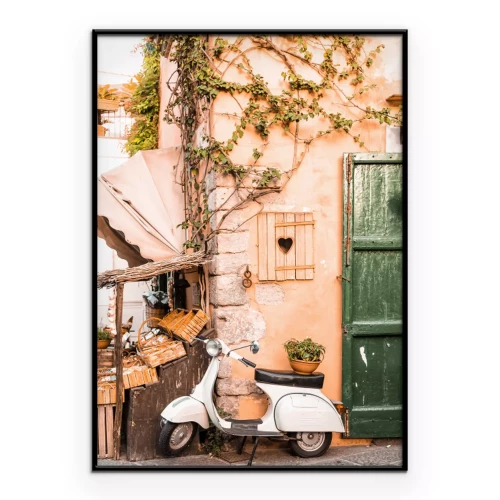 Poster Ein weißer Roller vor einem mit Weinreben bewachsenen Gebäude im Hintergrund