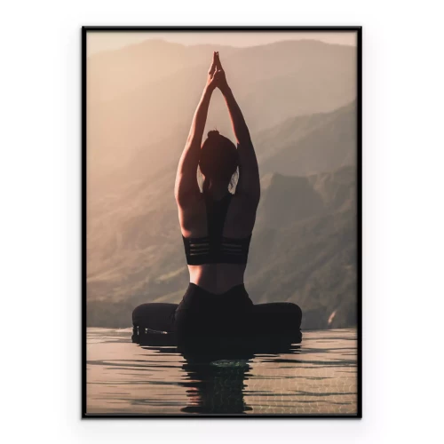 Poster Frau meditiert an einem Landschaftspool