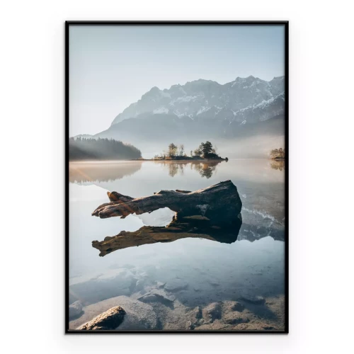 Poster Nebel über der Oberfläche der morgendlichen Berglandschaft