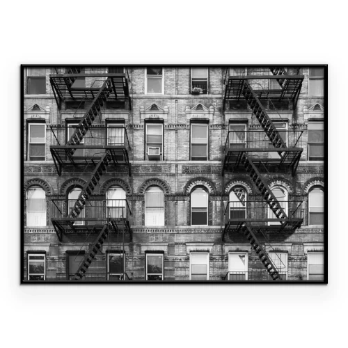 Poster Gebäudefassade mit gusseiserner Treppe