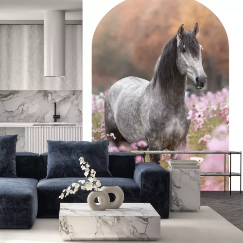 Sticker Ein Pferd steht inmitten rosa Blumen auf einer Wiese