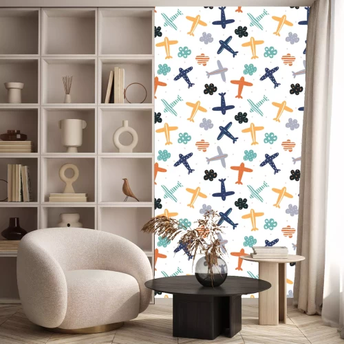 Tapete Bunte Flugzeuge zwischen den Wolken vor weißem Hintergrund