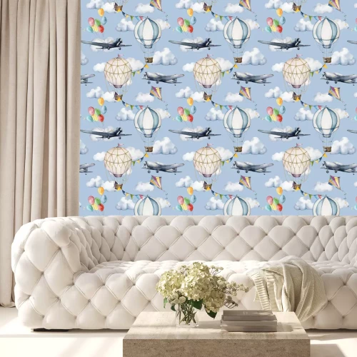 Tapete Aquarellmuster mit Luftfahrtmotiven wie Flugzeugen und Ballons