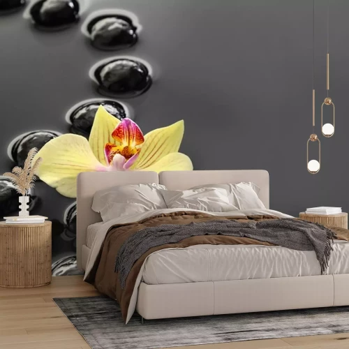 Sticker Schwarz Zen Steine ​​und Orchidee auf ruhigem Wasser Hintergrund