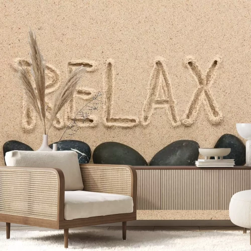 Sticker Wort entspannen sich auf den Sand geschrieben
