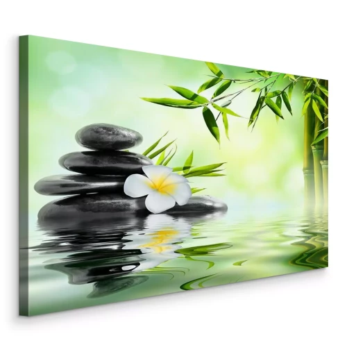 Bild Zen-Steine mit Plumeria und Bambus spiegeln sich im Wasser