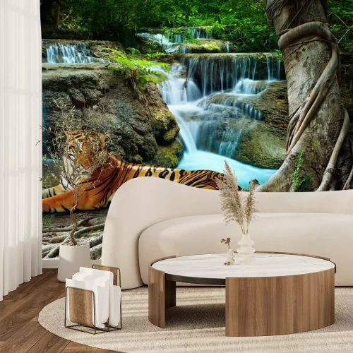 Fototapete Tiger vor dem hintergrund von wasserfällen