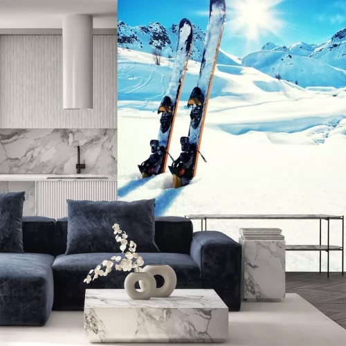 Sticker Skier im Schnee im Gebirge