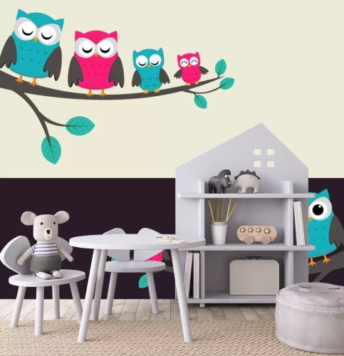 Sticker Familie von Eulen sitzen auf einem Ast. Zwei Variationen.