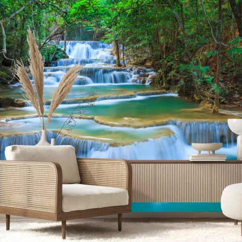 Fototapete Wasserfall in einem tiefen Wald in Thailand