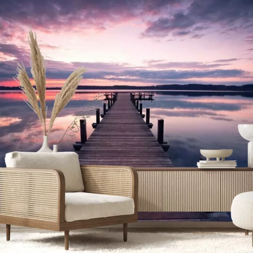 Fototapete Steg mit violettem Himmelhintergrund