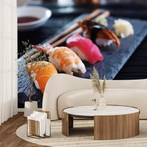 Sticker Sushi-Komposition auf einem Steintablett