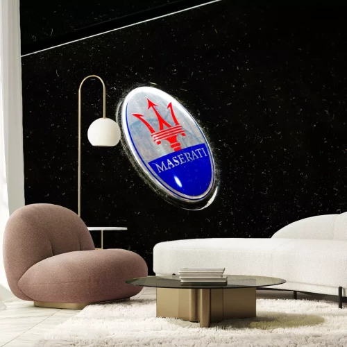 Fototapete Logo Maserati im schwarzem Hintergrund