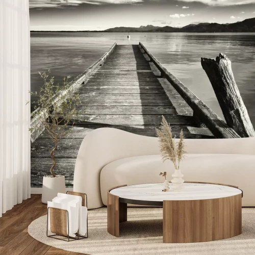 Fototapete Hölzerner schwarz-weißer Steg