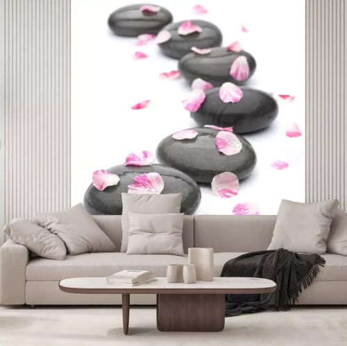 Sticker Spa Steine ​​mit Rosenblättern auf weißem Hintergrund.