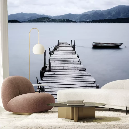 Fototapete Boot beim Steg in Gebirgen