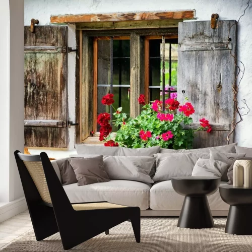 Fototapete Holzfenster mit Blumen und Holz