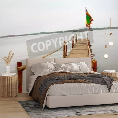 Fototapete Labiler Steg mit Flagge