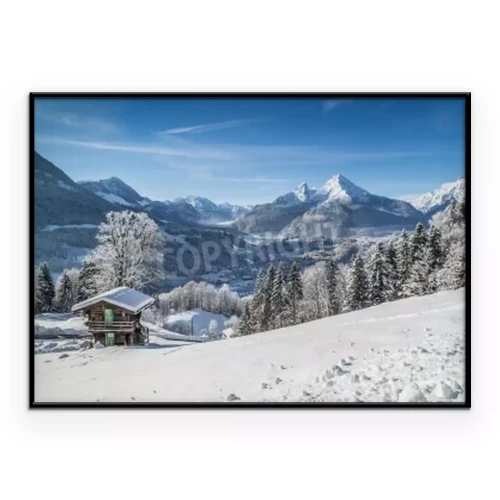 Poster Winterliche Alpenlandschaft mit schneebedeckten Bergen und Tal