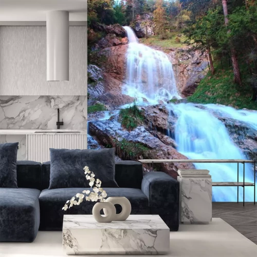 Fototapete Wasserfall im Nadelwald