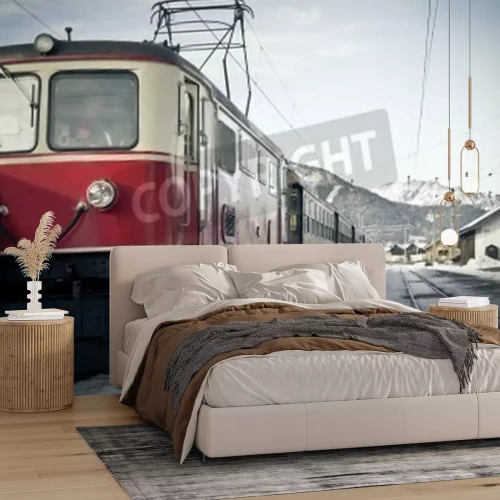 Fototapete Zug bei Bahnstation in gebirgen