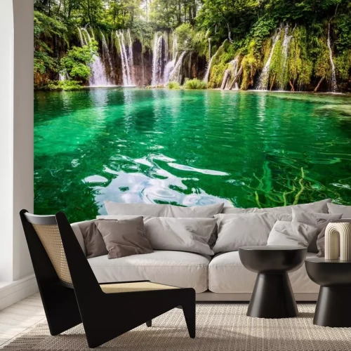 Fototapete Ein Wasserfall mit türkisfarbenem Wasser in Kroatien