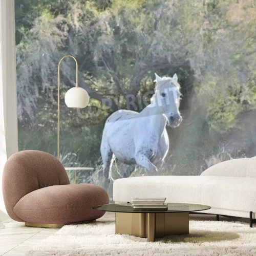 Fototapete Weißes pferd mit bäumen im hintergrund