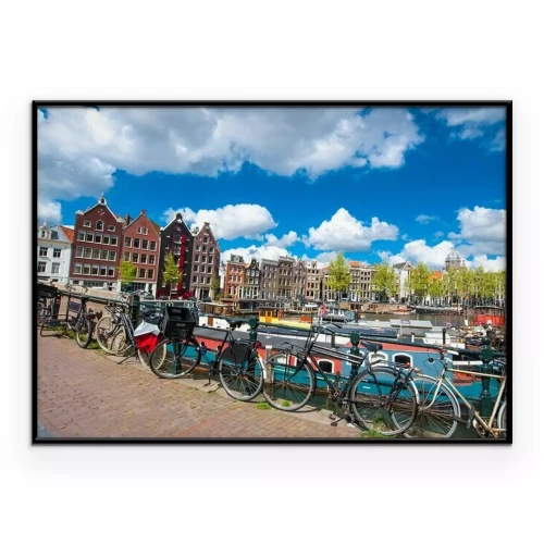 Poster Amsterdam mit Fahrrädern und Mietshäusern im Hintergrund