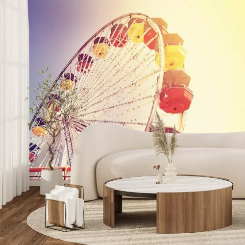 Fototapete Ein Riesenrad mit bunten Gondeln in der Sonne