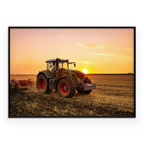 Poster Traktor auf einem Feld bei Sonnenuntergang