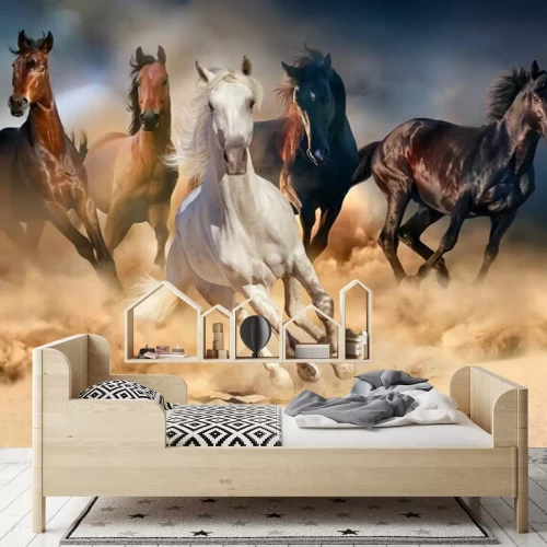 Fototapete Pferdeherde Lauf in der Wüste Sandsturm gegen dramatischen Himmel