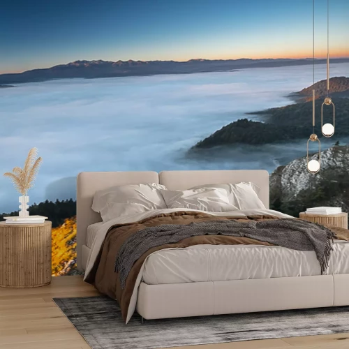 Fototapete Berge in dichten Wolken