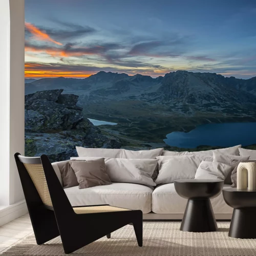 Fototapete Orangefarbener Himmel über den Bergen